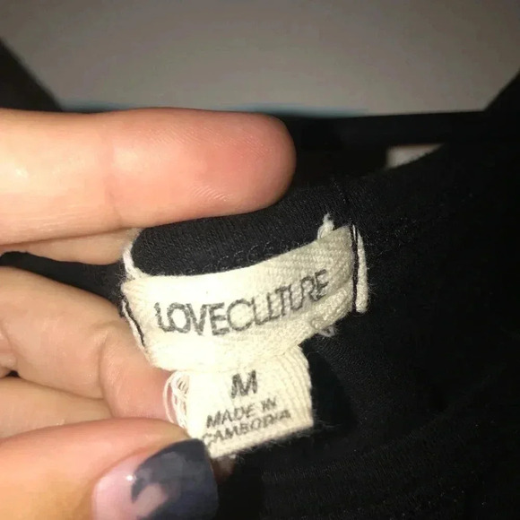 🌟Black Flowy Crop Top🌟 - Picture 2 of 3